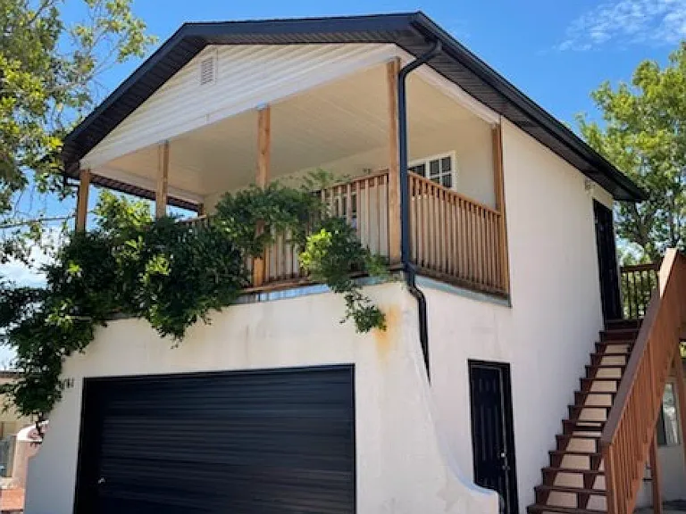 Large upper balcony off 4th bedroom