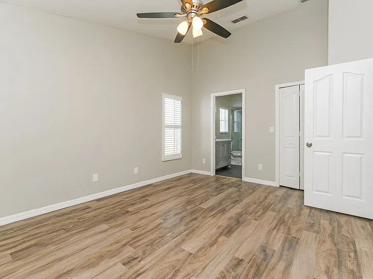 10402 Barnett Loop — Photo 8