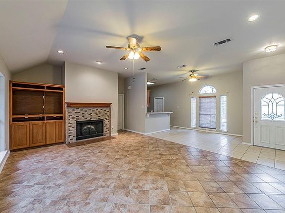 3rd image of 1203 Westbriar Dr