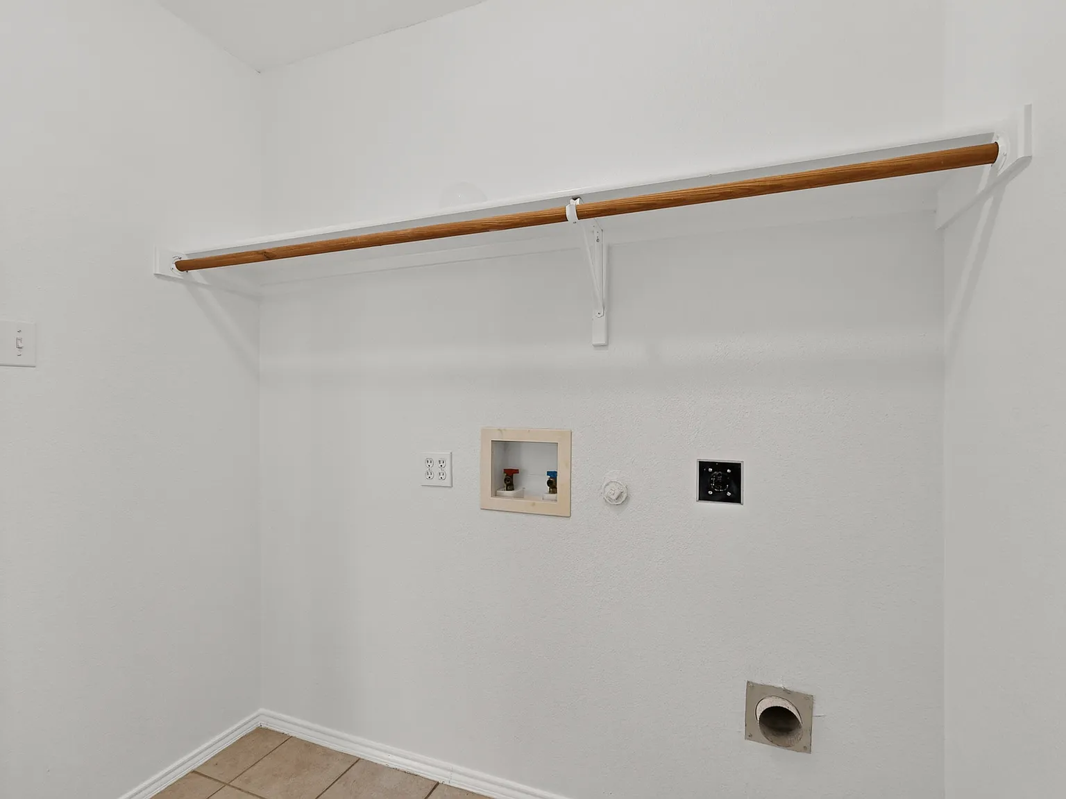 3 bed, 2093 sqft, $2,095 — Photo 4