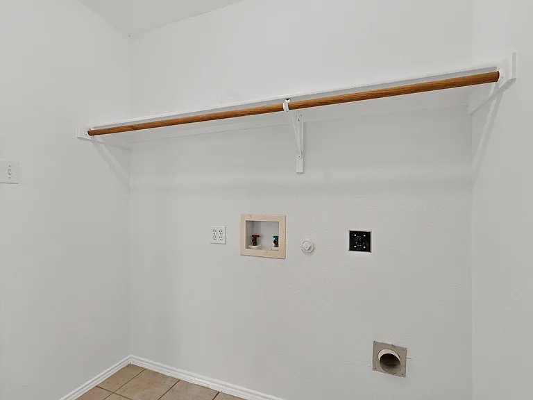 4184 Capstone Dr — Photo 4
