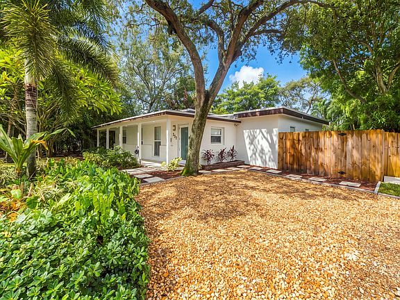 5th image of 722 SW 16TH Court