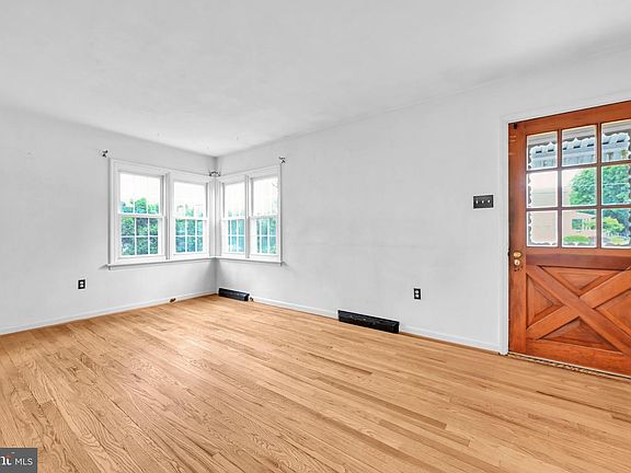 3rd image of 538 W Walnut St #L-0122