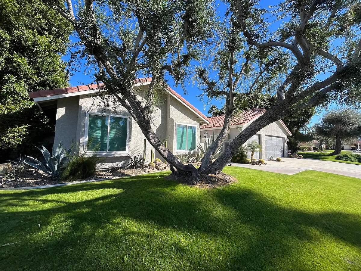 Building Photo - 39866 Newcastle Dr