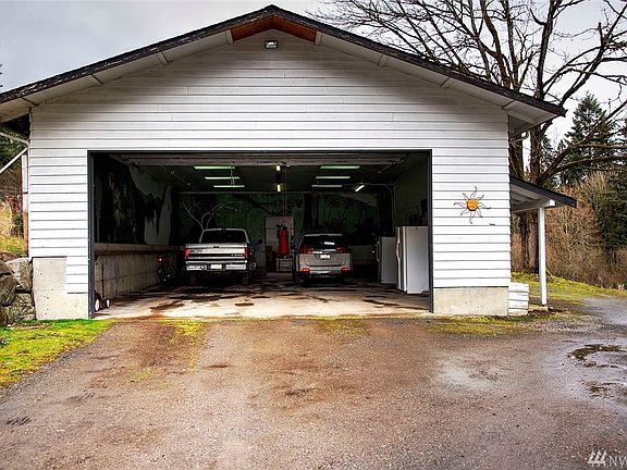 4th image of 9017 180th St SE