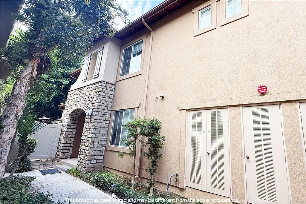 4 bed, 2004 sqft, $5,000 — Photo 2