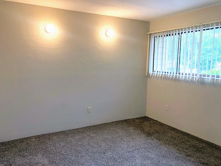 2508 SW 35th Pl #B8 — Photo 13