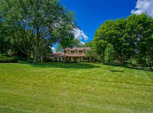 W226S4385 Coppersmith Sq, Waukesha, WI 53189