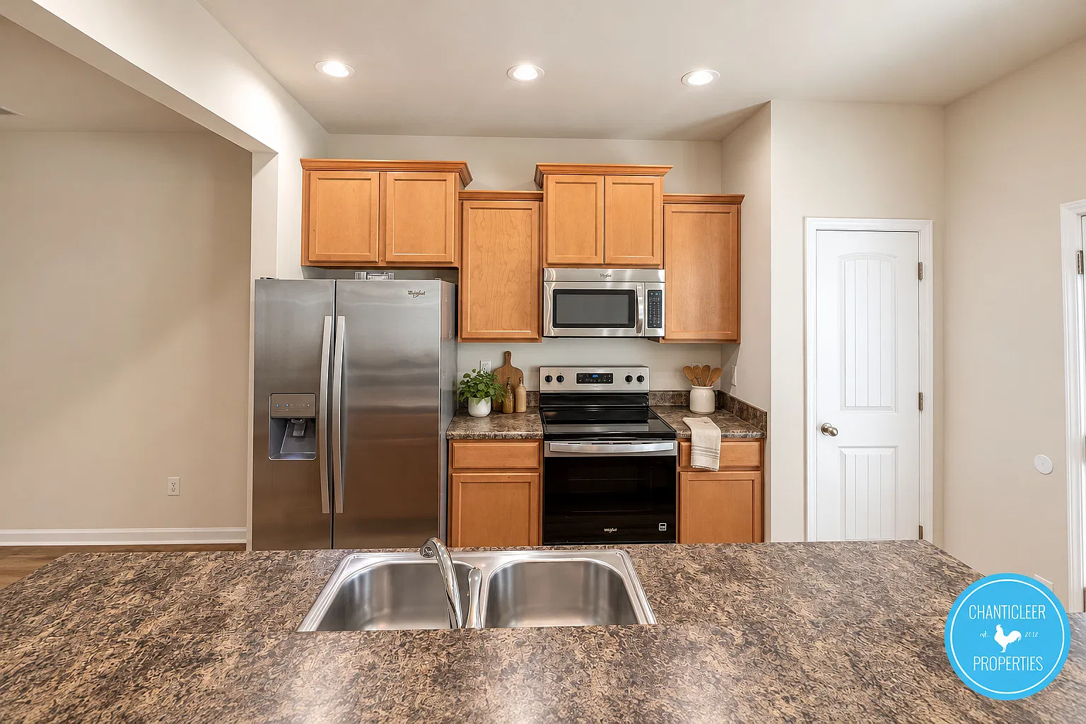 1037 Grand Rdg — Photo 3