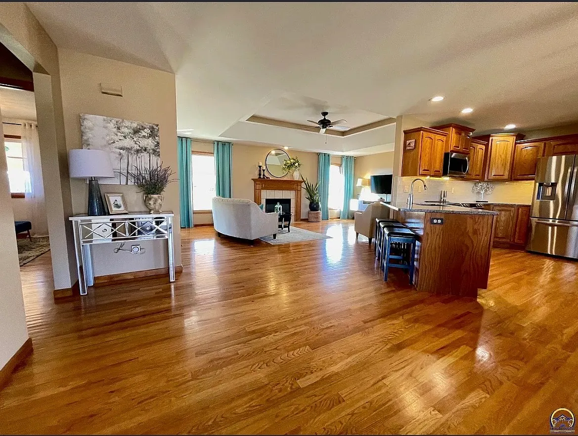 3 bed, 2748 sqft, $3,000 — Photo 3