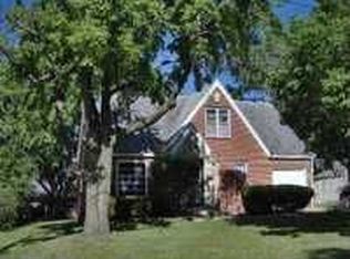 1136 68th St, Windsor Heights, IA 50324