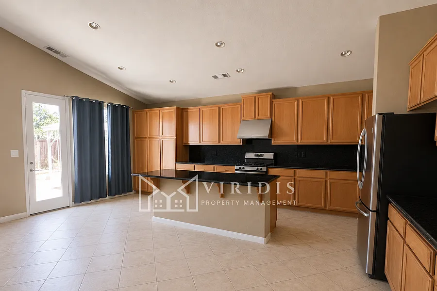 5 bed, 2862 sqft, $2,850 — Photo 2