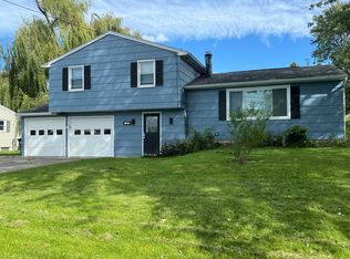 80 Gannett Rd, Farmington, NY 14425