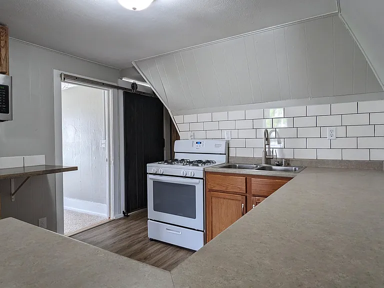 909 Hubbel St #2 — Photo 13