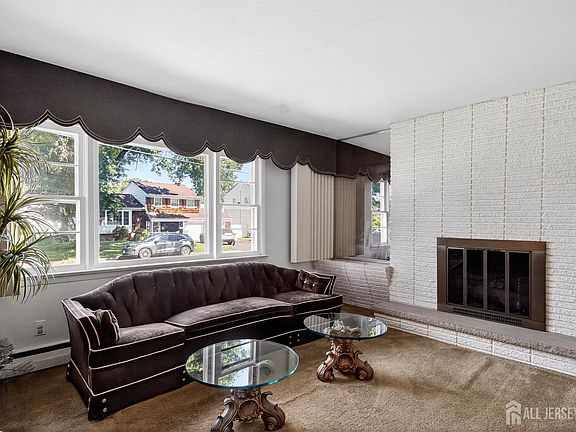 2nd image of 35 Nassau St