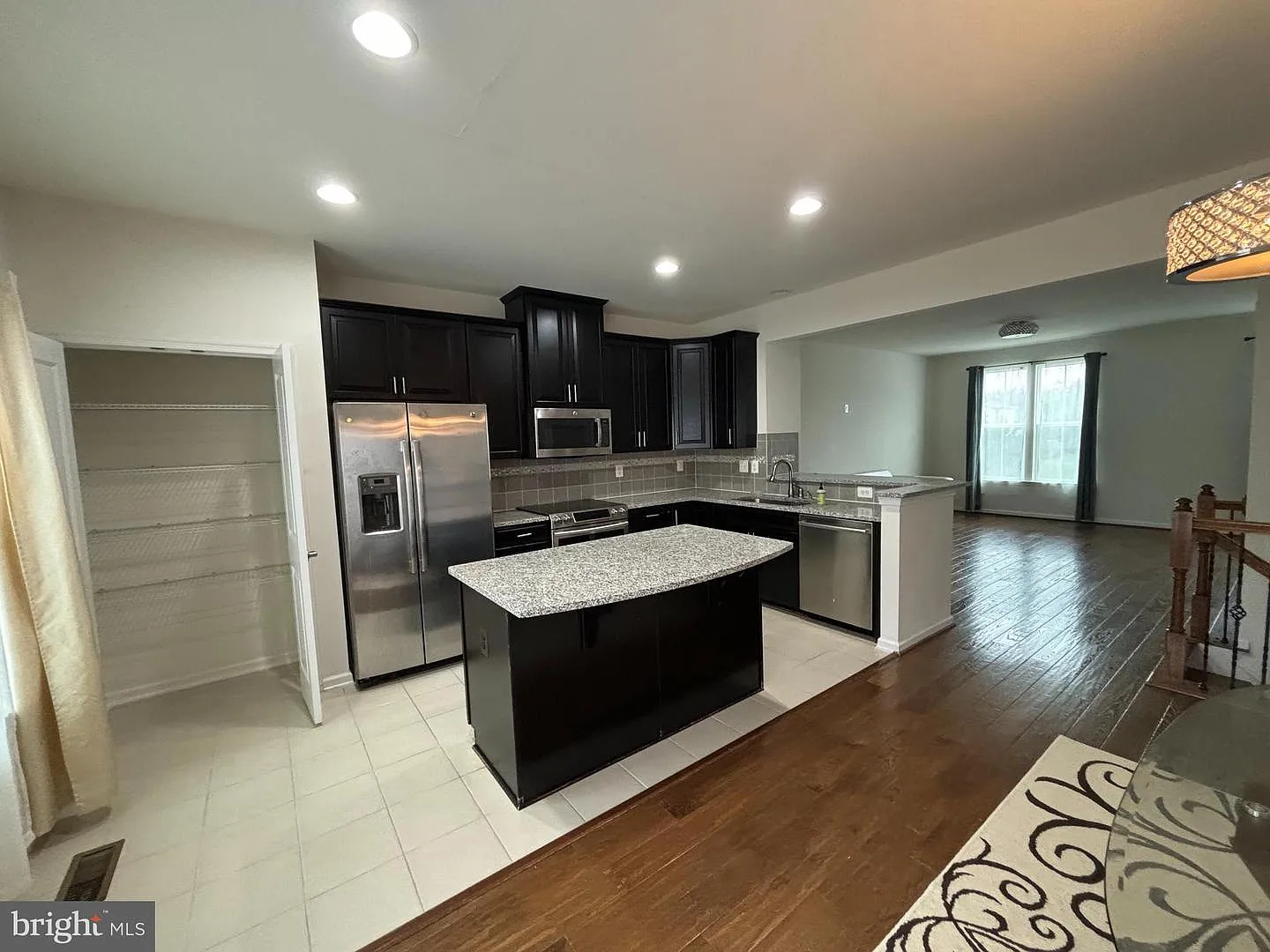 4 bed, 3.5 bath, 1960 sqft, $3,250 — Photo 3