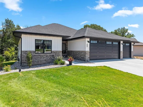 2685 Chambers Xing, Suamico, WI 54313