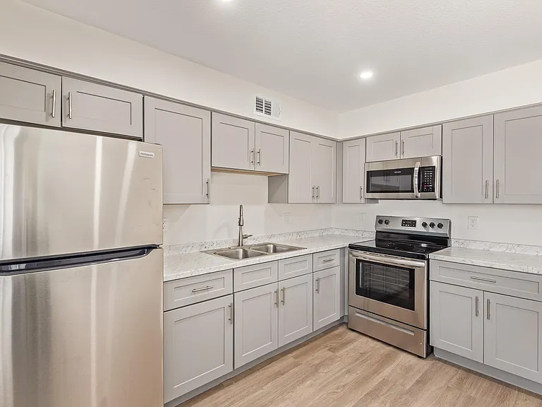 1438 E Broadway Rd — Photo 3