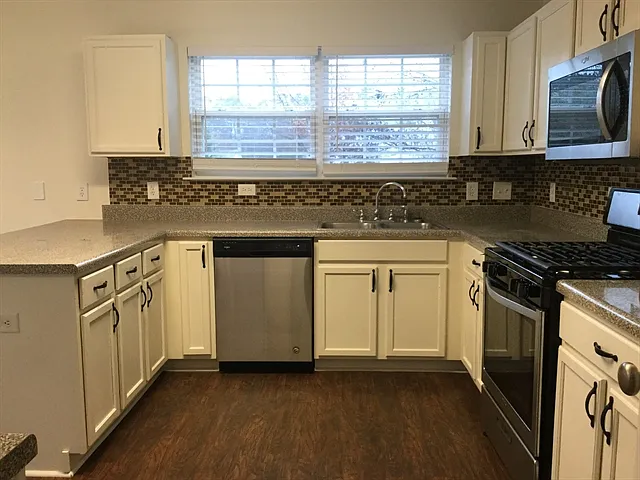 Building Photo - 1308 Crestfield Dr