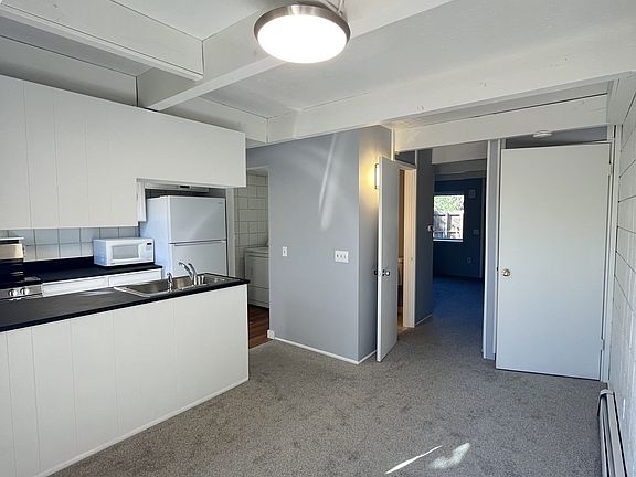 5th image of 3572 Broadway St