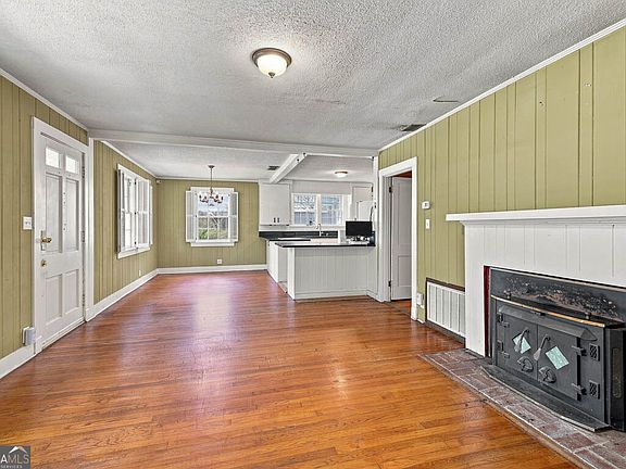 3rd image of 1222 Pine Ave