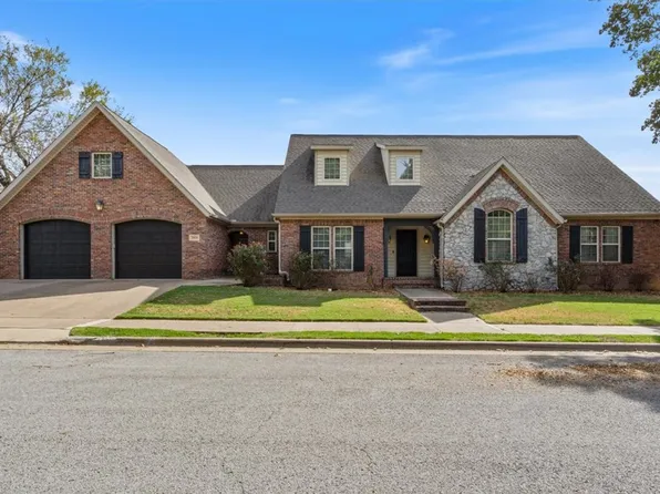 2809 Cortney Cir, Siloam Springs, AR 72761