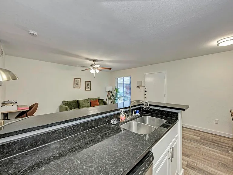 2207 Leon St #103 — Photo 9