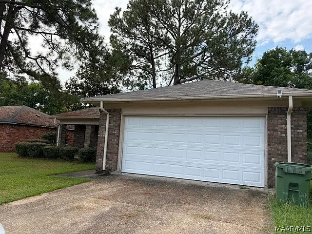 3 bed, 2.0 bath, 1489 sqft, $1,600 — Photo 2