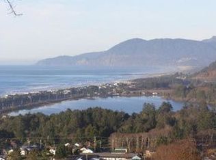 148 NE 12th Ave, Rockaway Beach, OR 97136