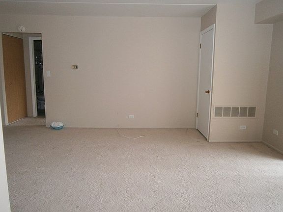 4th image of 1460 Fairlane Dr APT 424