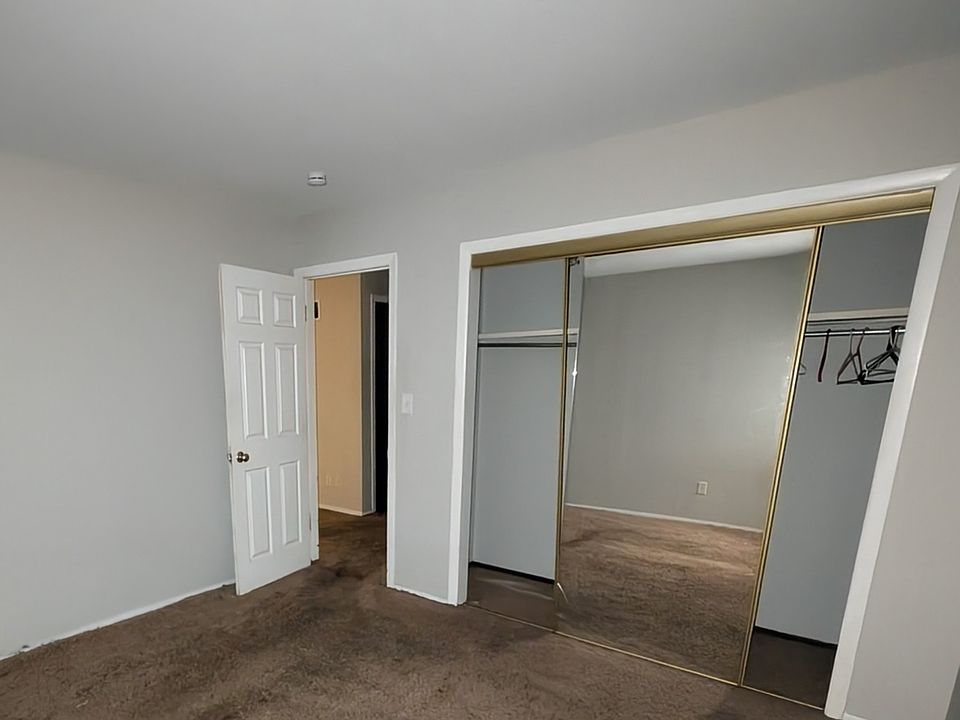 1st image of 227 W Elm St #5D
