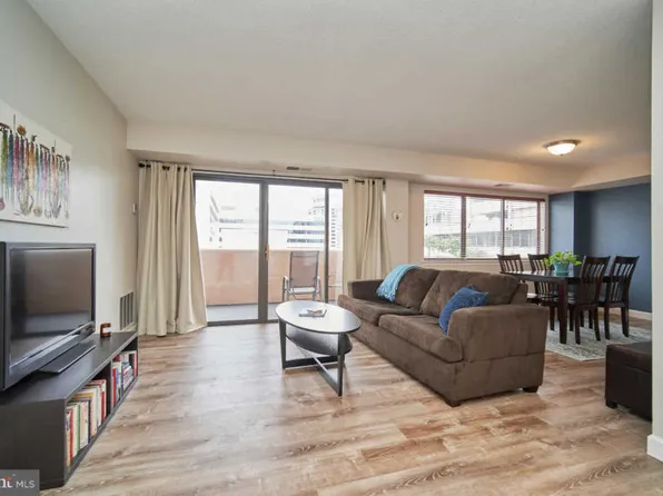 1301 N Courthouse Rd APT 1211, Arlington, VA 22201