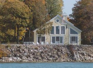 1424 N Overlook Dr, Port Clinton, OH 43452
