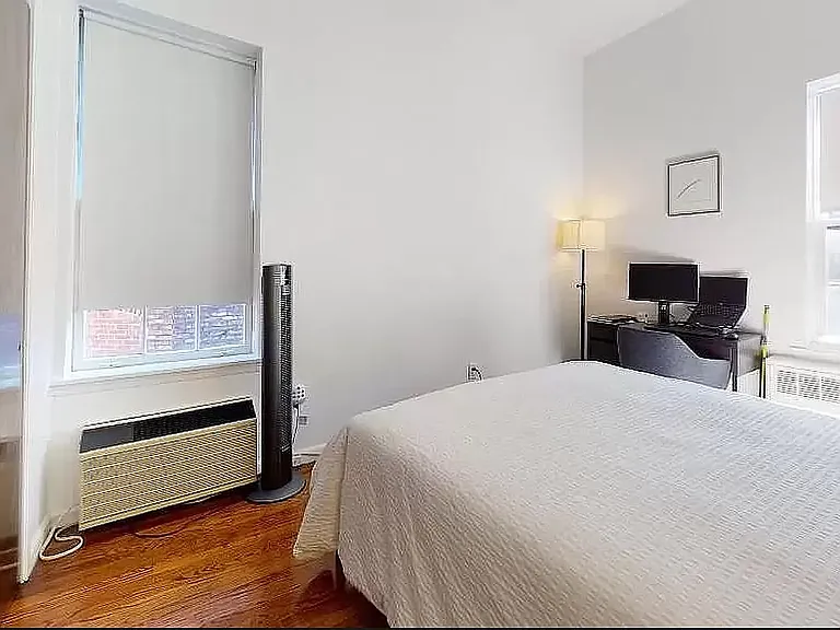 226 W 21st St #4R — Photo 8