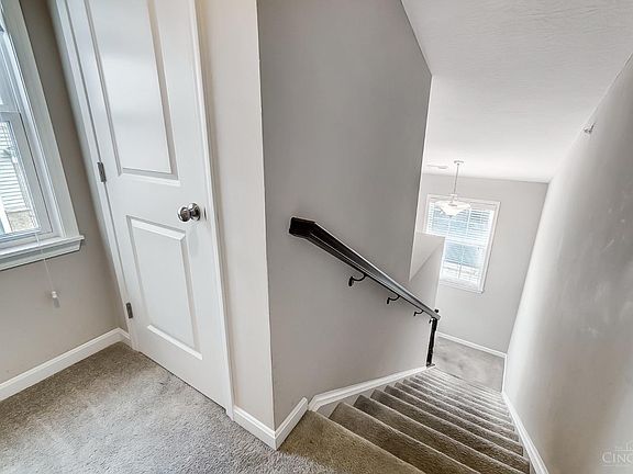 5th image of 518 Heritage Sq
