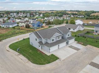 7000 Lake Hill Dr #26-27, Des Moines, IA 50320