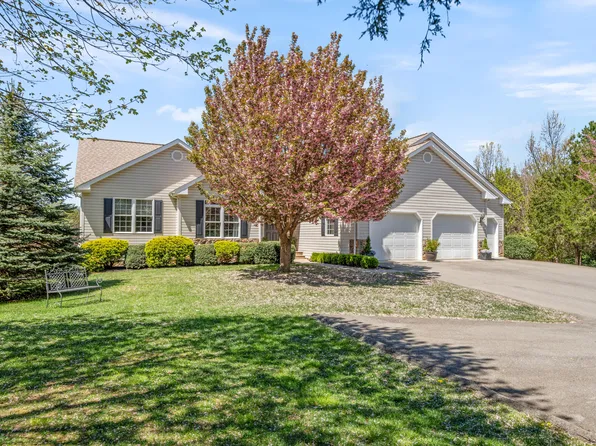 2609 Country Club Rd, Troutville, VA 24175