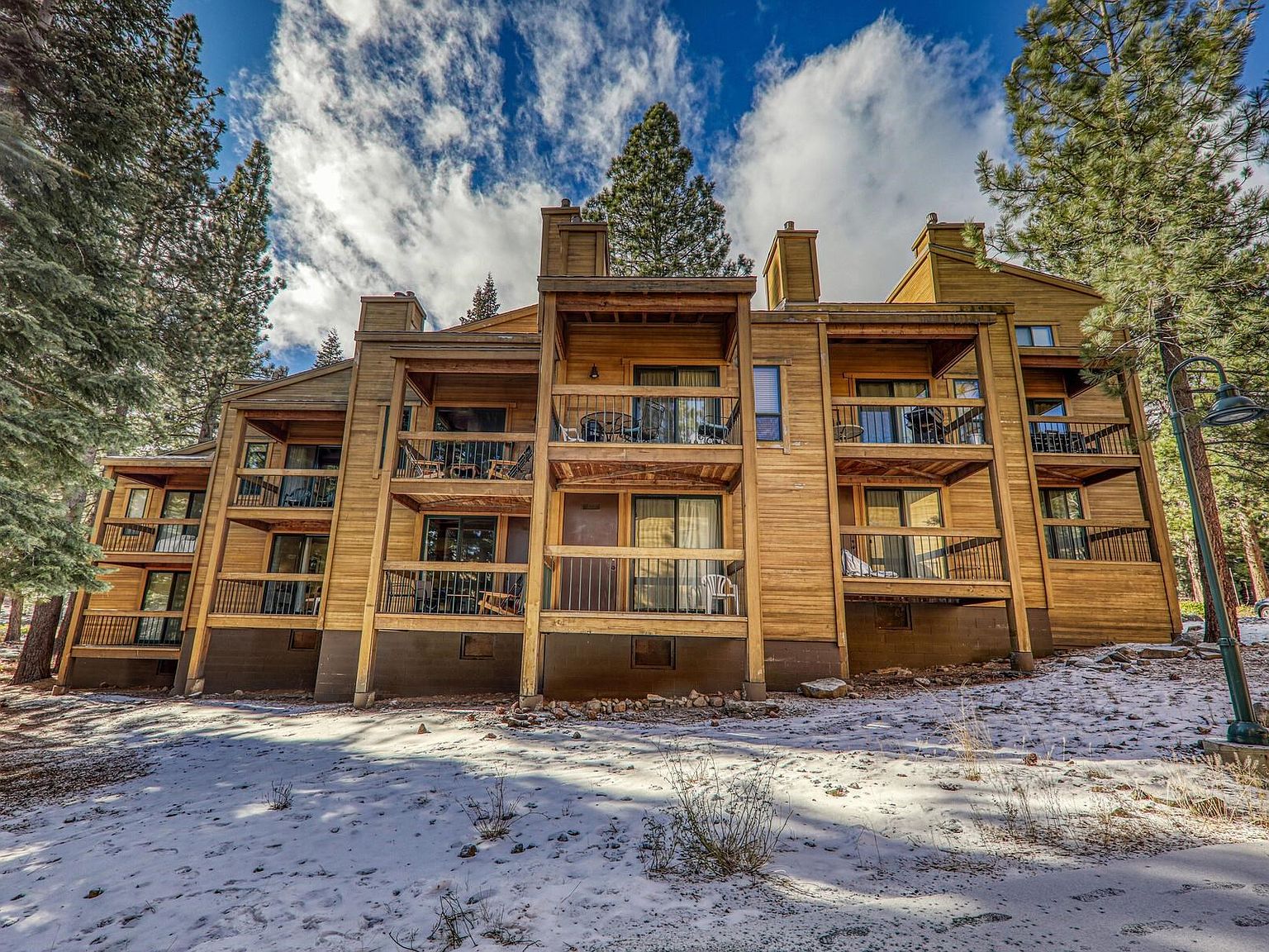 dandee⭐︎ 5053 Gold Bnd, Truckee, CA 96161 | Zillow