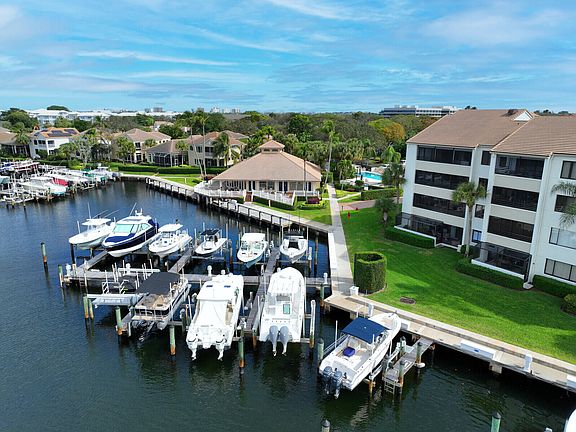 5th image of 215 Oak Harbour Drive