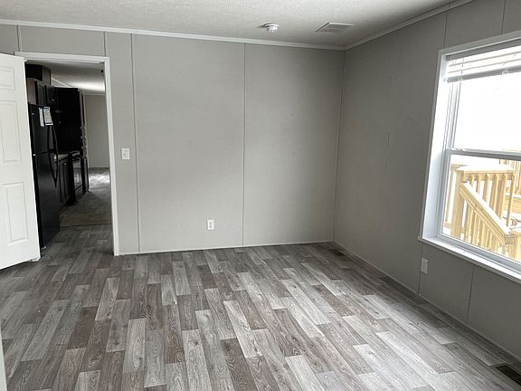 5th image of 706 Greenbriar Ln