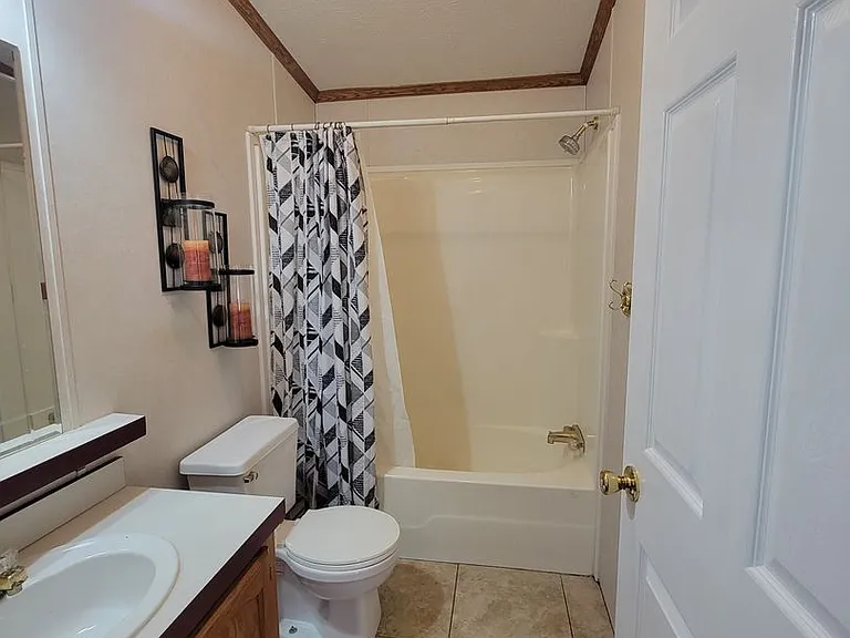 500 N Oakwood St — Photo 16