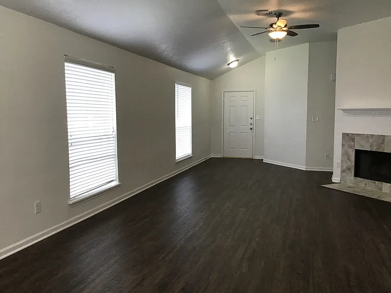 327 Leisure Ln — Photo 2