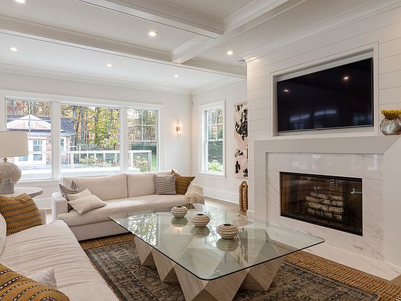 3rd image of 22 Owls Nest Ln