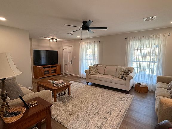 3rd image of 1608 Johns Dr
