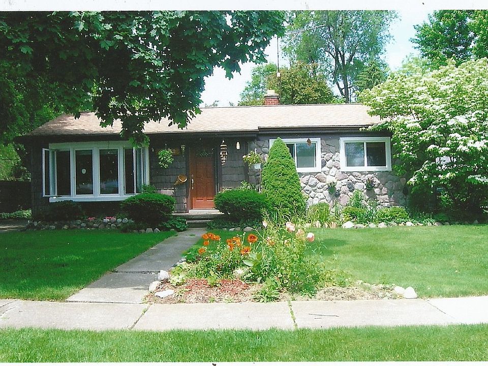 1st image of 2712 Radcliffe Ave