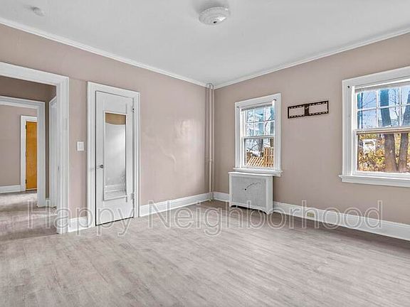 5th image of 130 Bradley Ave APT 202