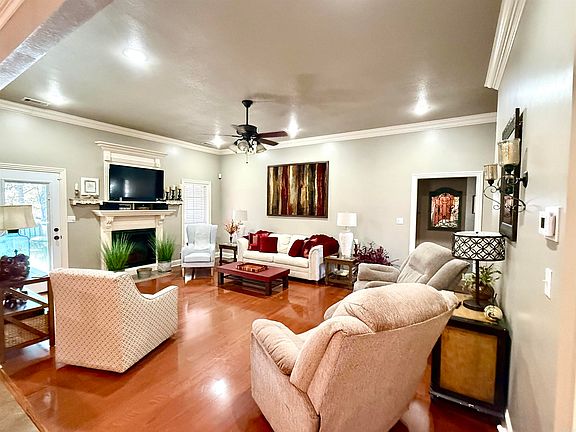 5th image of 1405 Sullivan Cir