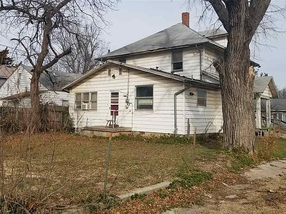 3rd image of 831 E Pine Ave