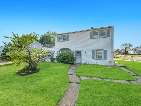 50 Wantagh Ave, Levittown, NY 11756