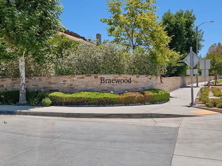 4215 Balcony Dr — Photo 51